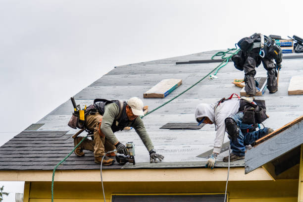 Professional Gutter Installation technician working in Saginaw, MI